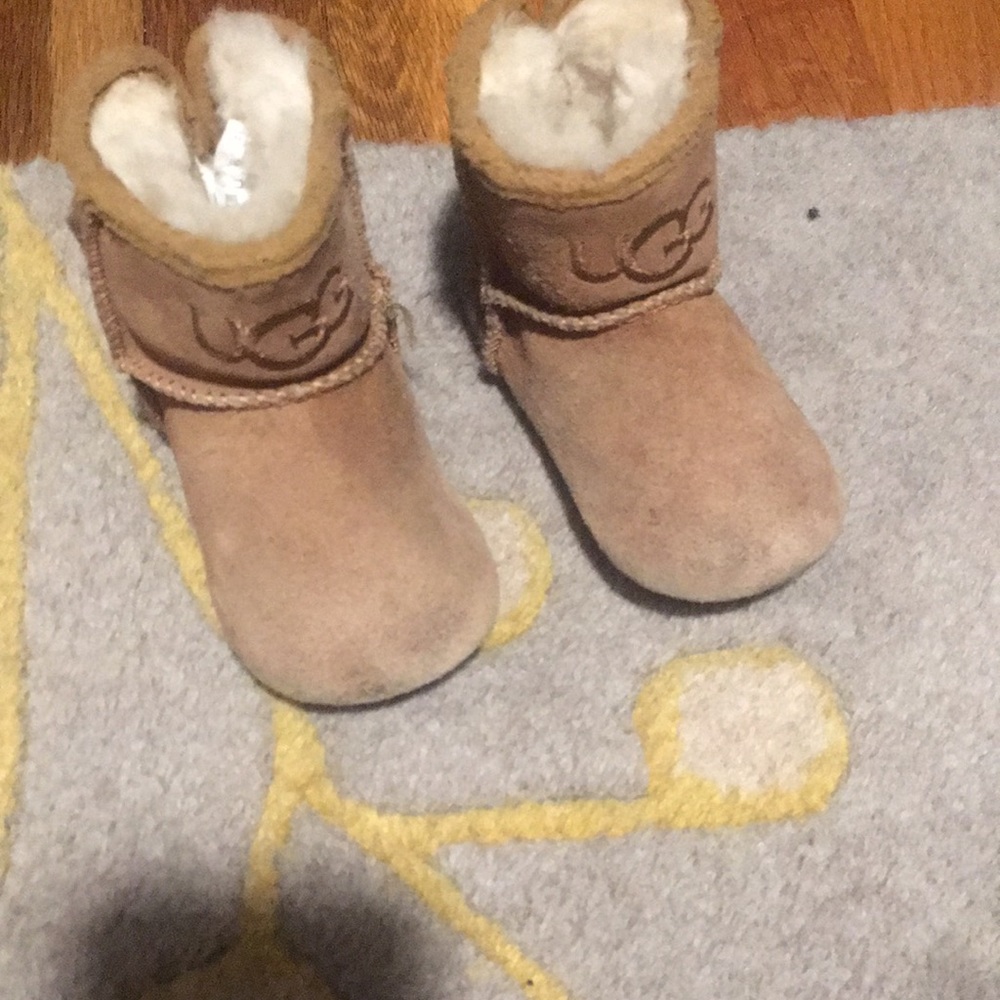 Baby Uggs booties , unisex size 2/3 fair condition.